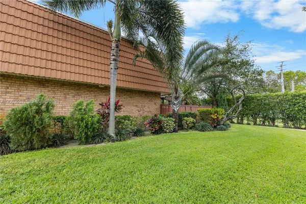 $289,000 | 2971 Southwest 11th Place North, Deerfield Beach, FL 33442