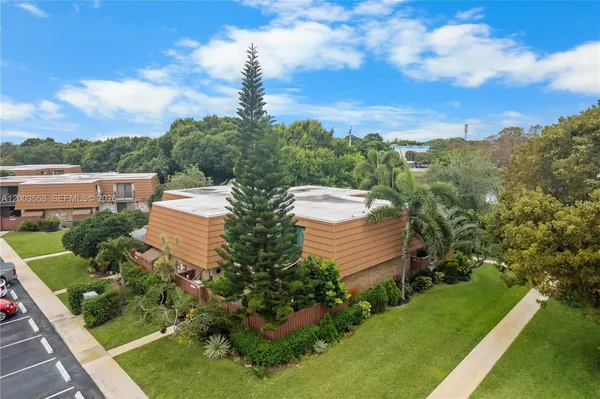 $289,000 | 2971 Southwest 11th Place North, Deerfield Beach, FL 33442