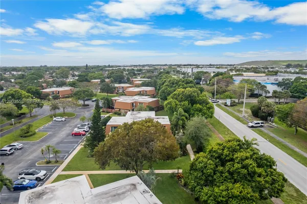 $289,000 | 2971 Southwest 11th Place North, Deerfield Beach, FL 33442