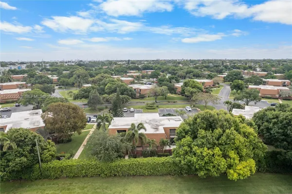 $289,000 | 2971 Southwest 11th Place North, Deerfield Beach, FL 33442