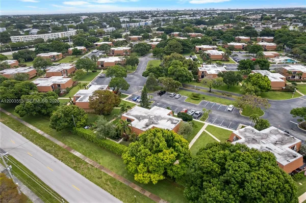$289,000 | 2971 Southwest 11th Place North, Deerfield Beach, FL 33442
