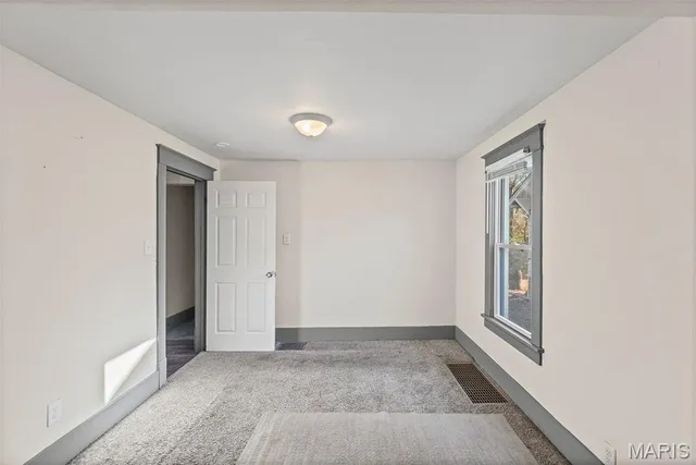 $94,000 | 725 Park Drive, Alton, IL 62002