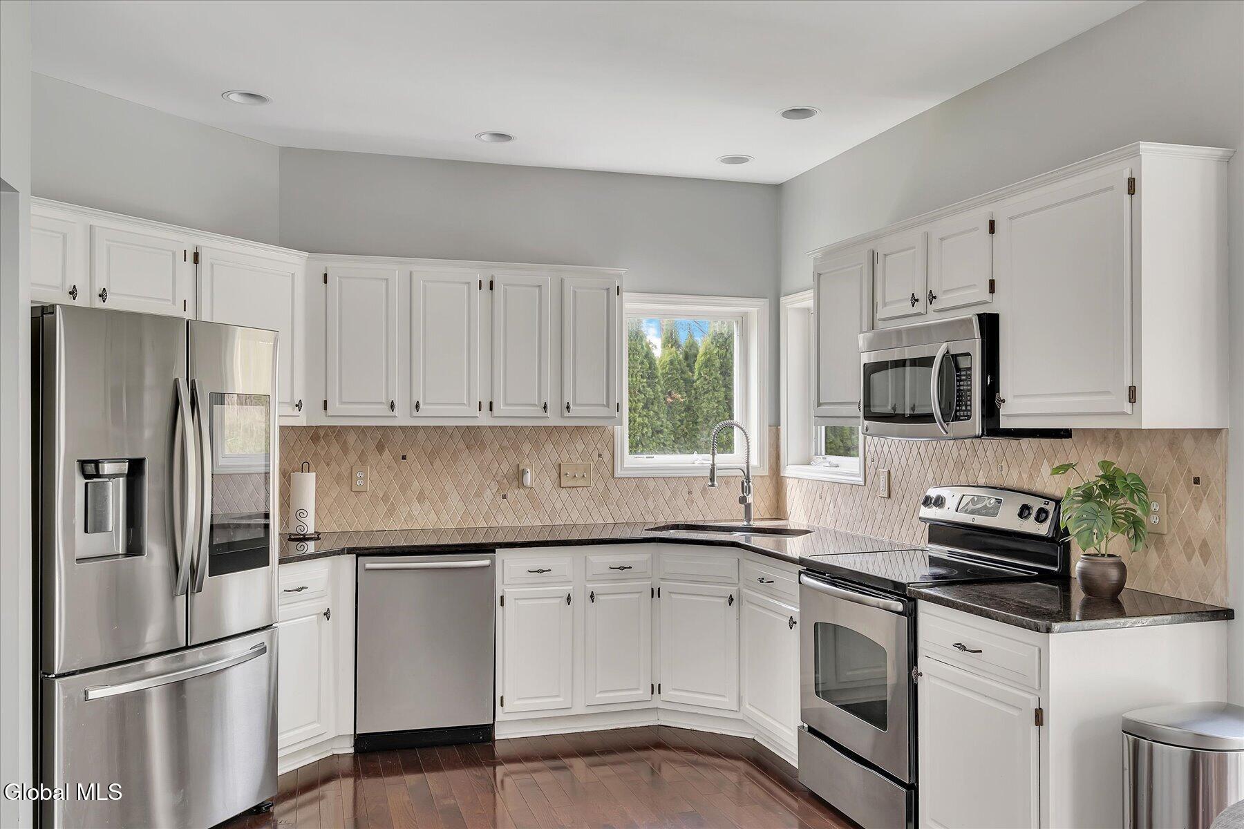 17 Springfield Drive Malta, NY 12118 - Photo 14 of 42 Kitchen