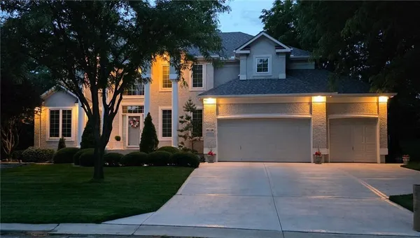 $745,000 | 1629 Southwest Hedgewood Lane, Lee's Summit, MO 64081