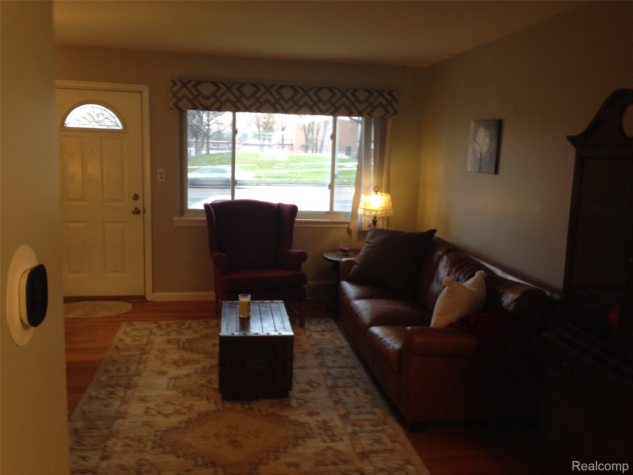 9727 Middlebelt Road Livonia, MI 48150 - Photo 4 of 21 IMG-1925.JPG