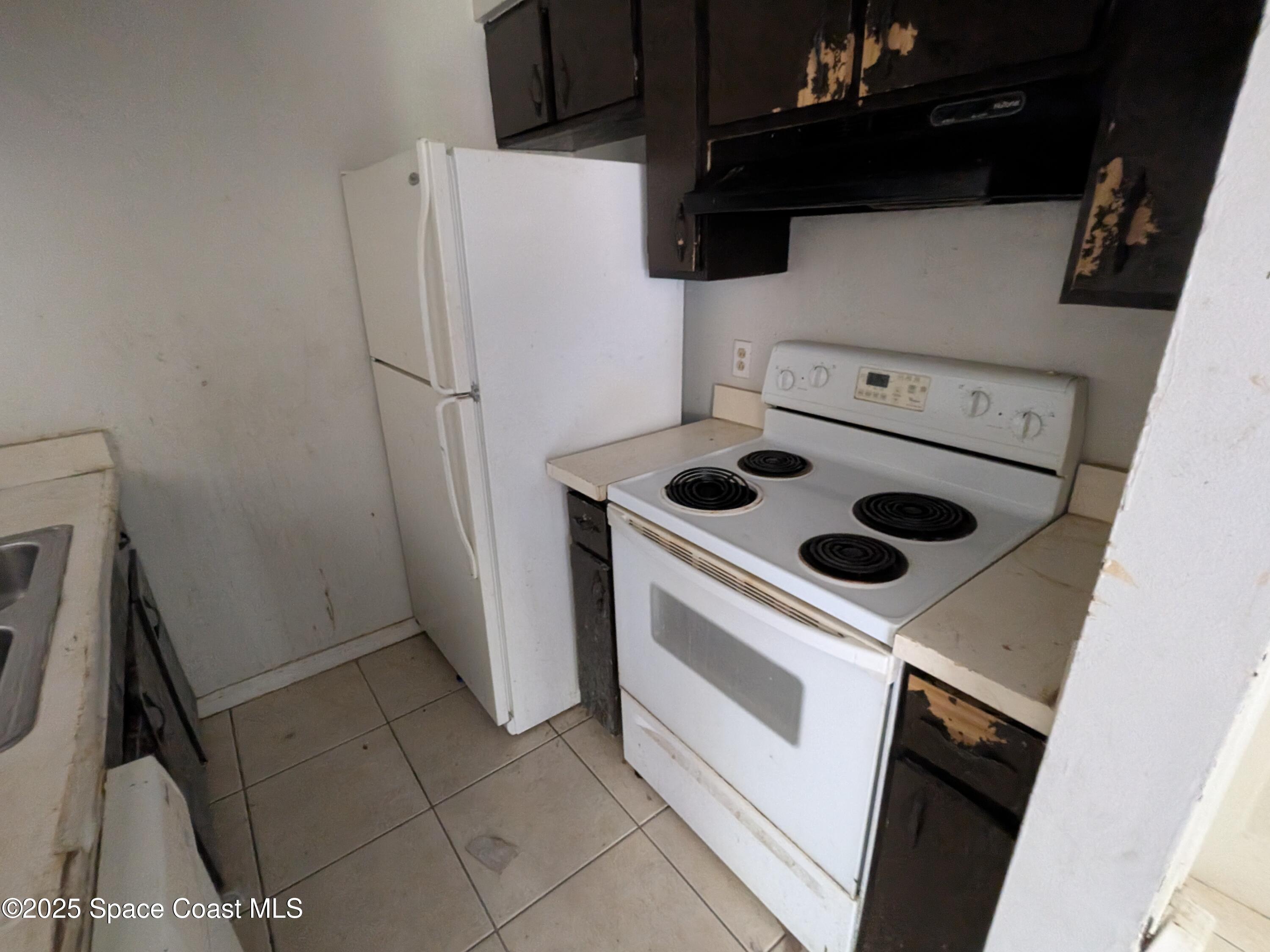 553 Rock Pit Road Titusville, FL 32796 - Photo 7 of 14 a utility room with dryer and washer