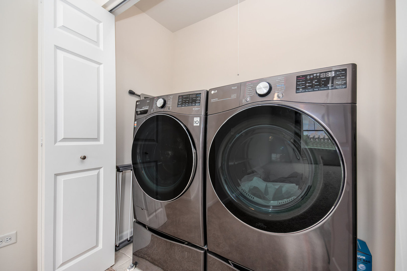 4166 Calder Lane Aurora, IL 60504 - Photo 19 of 30 a utility room with dryer and washer