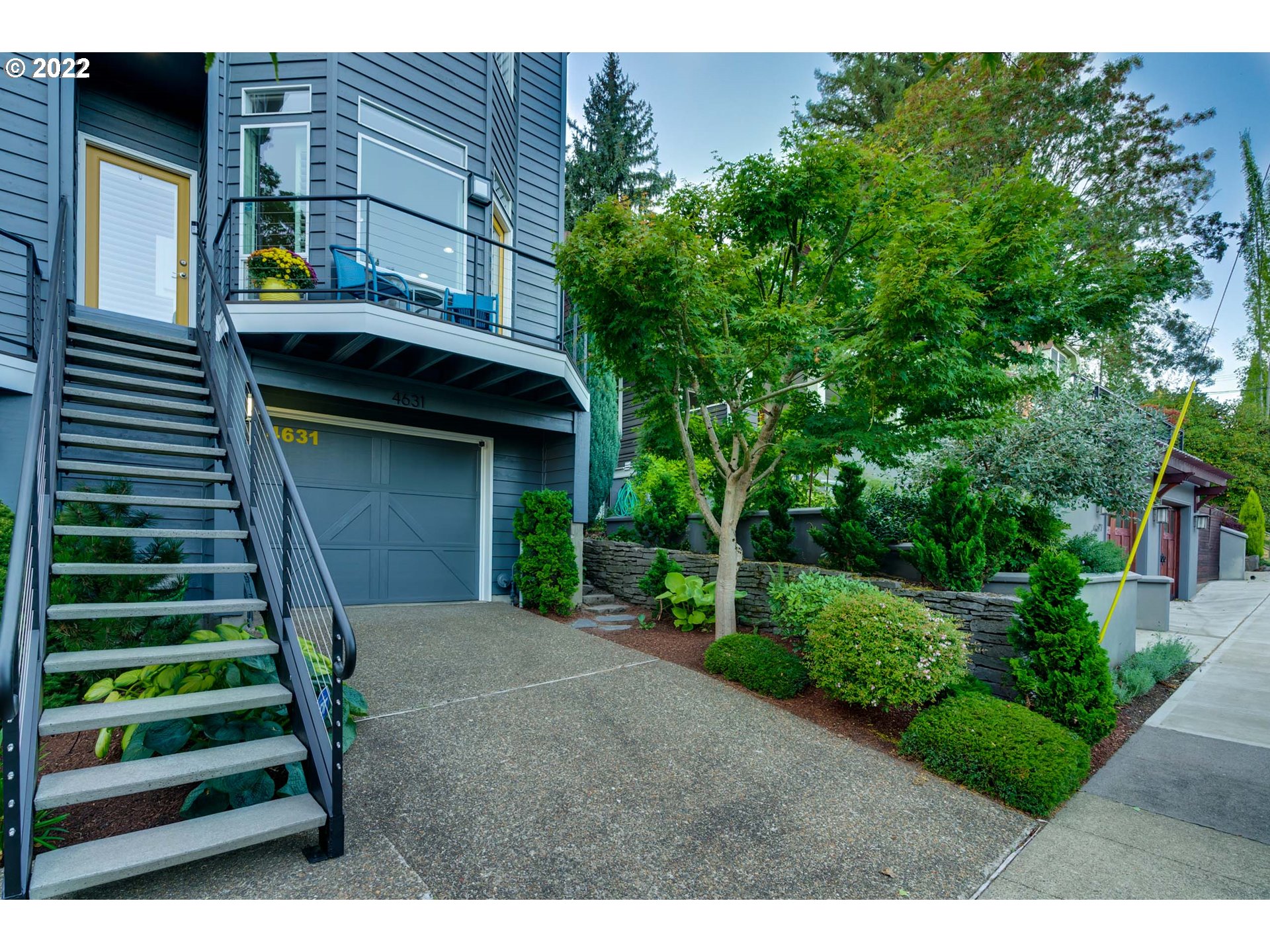 4631 Southwest Condor Avenue Portland, OR 97239 - Photo 3 of 32 Gallery Image 3