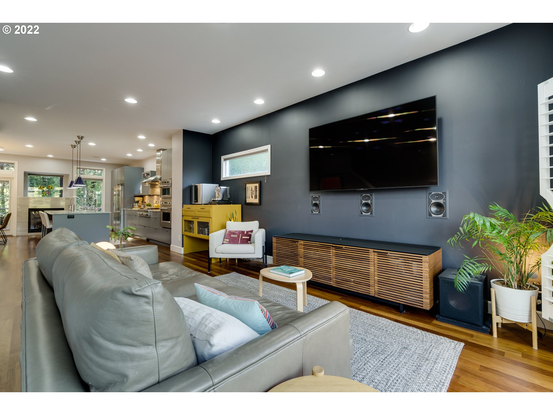 4631 Southwest Condor Avenue Portland, OR 97239 - Photo 4 of 32 Gallery Image 4