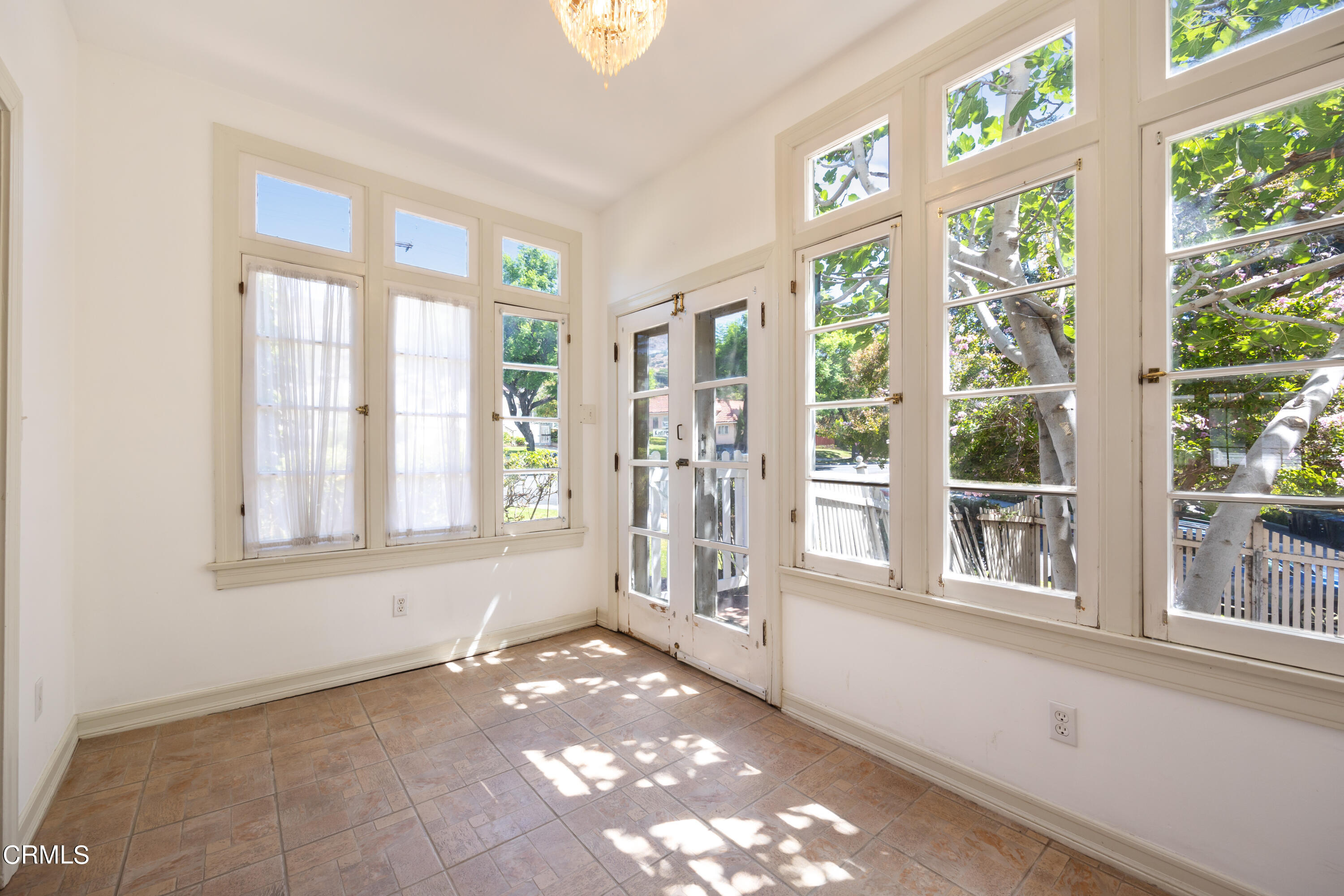 430 West Kenneth Road Glendale, CA 91202 - Photo 13 of 73 a view of an empty room with a window