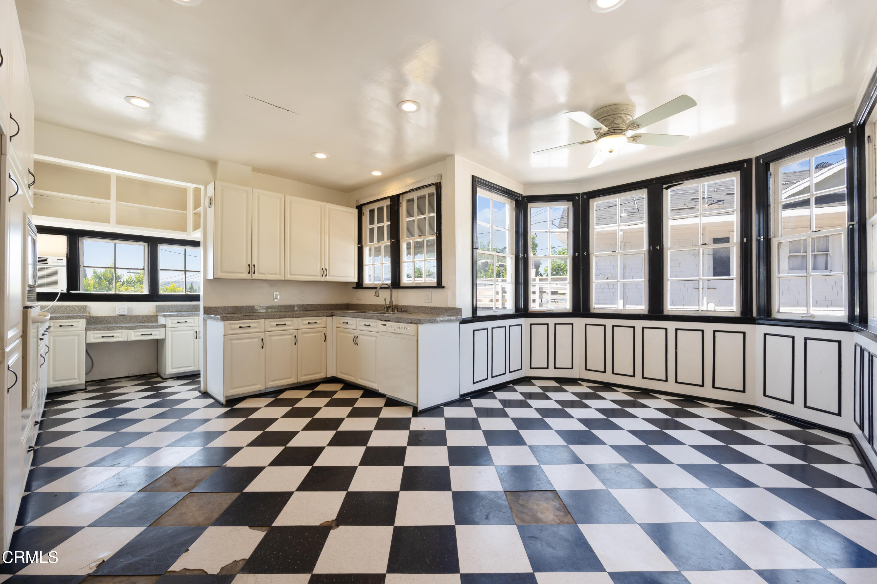 430 West Kenneth Road Glendale, CA 91202 - Photo 19 of 73 a black and white checkered floor
