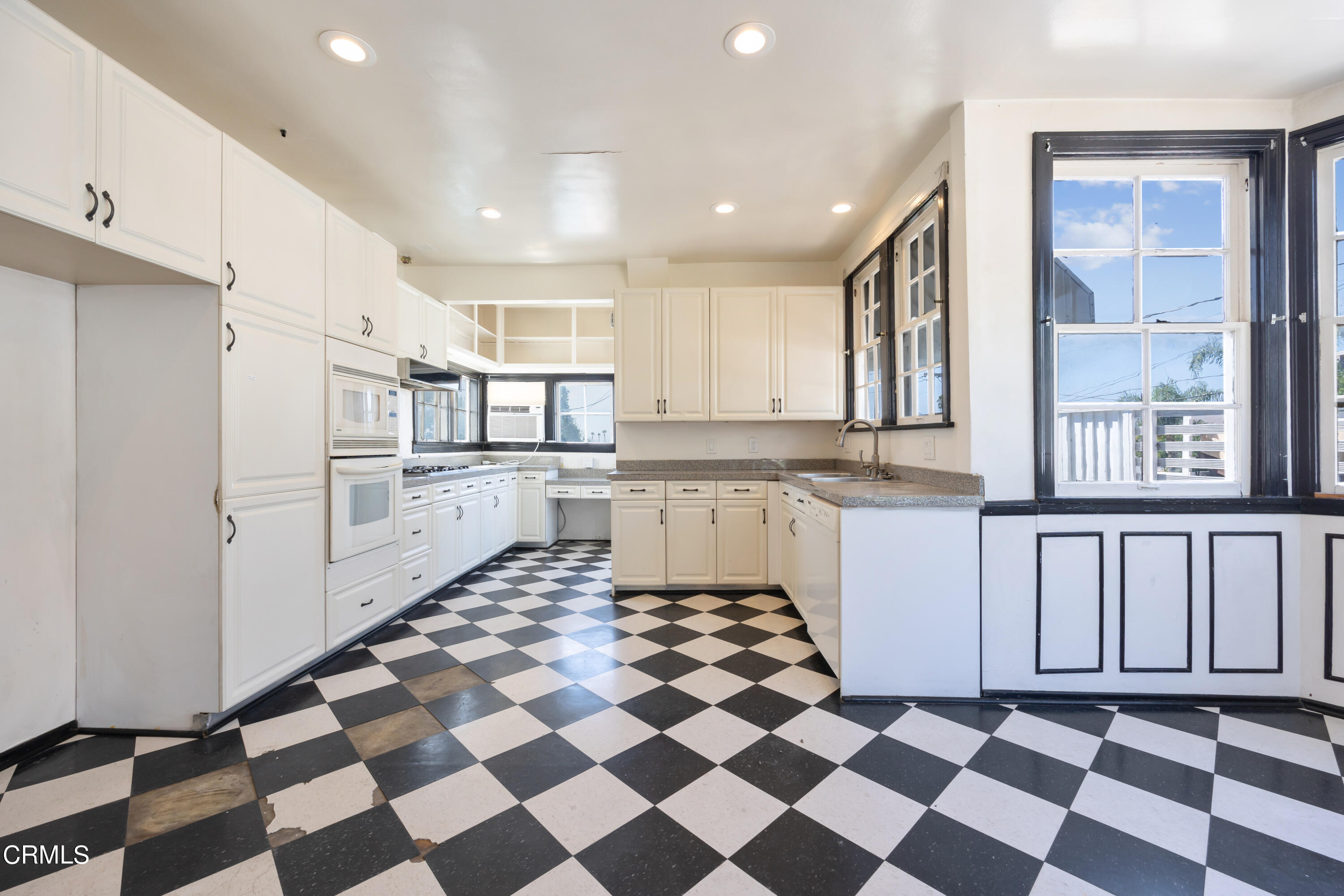 430 West Kenneth Road Glendale, CA 91202 - Photo 20 of 73 HIGH RES-26