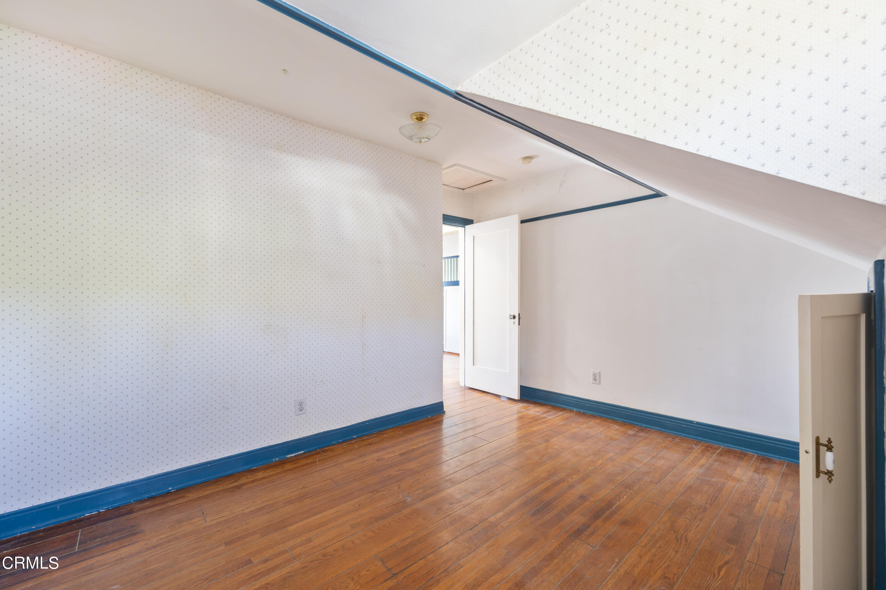 430 West Kenneth Road Glendale, CA 91202 - Photo 58 of 73 a view of an empty room