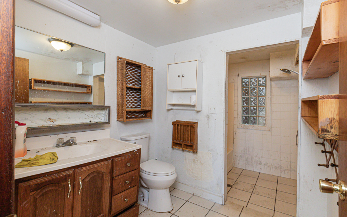 17-251 Volcano Road Keaau, HI 96749 - Photo 22 of 28 a spacious bathroom with a sink a toilet and shower