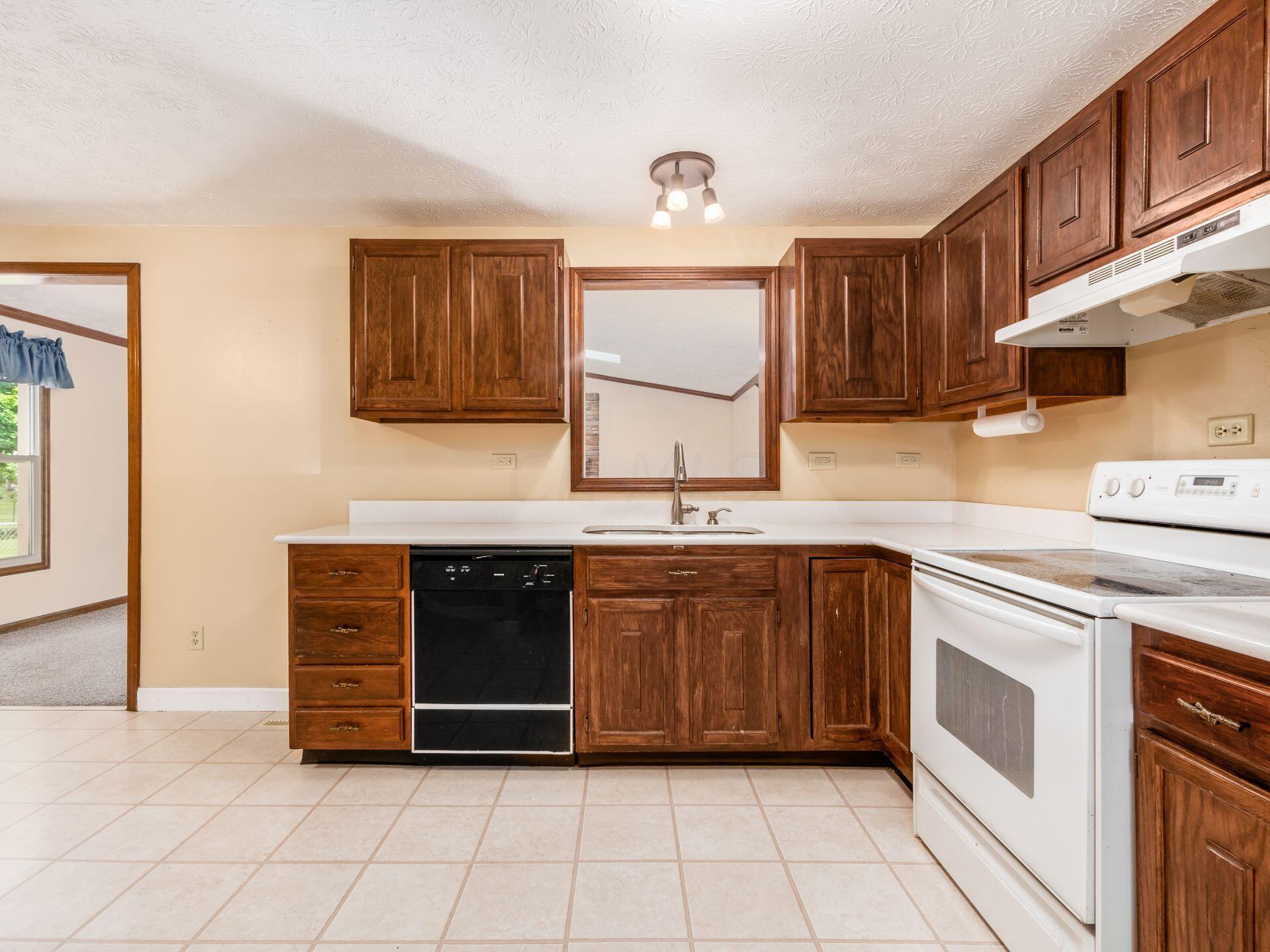1707 Parkgate Road Columbus, OH 43229 - Photo 11 of 32 019_ac68a_i 1707 Parkgate 007