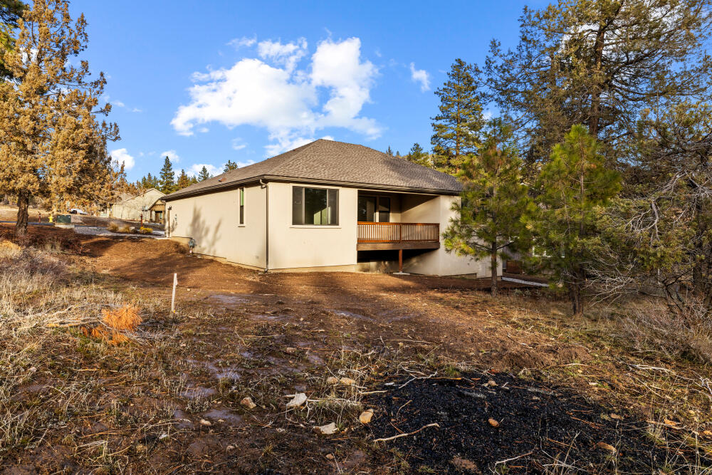 1092 Timber Ridge Loop Klamath Falls, OR 97601 - Photo 11 of 79