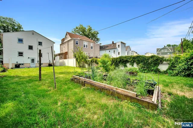 a black and white photo of a living room