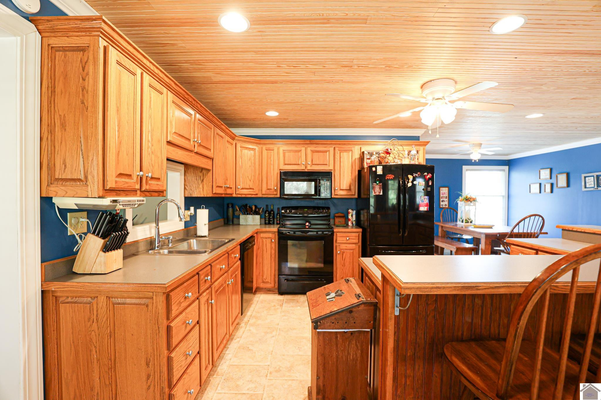 2045 South Friendship Road Paducah, KY 42003 - Photo 20 of 35 Kitchen