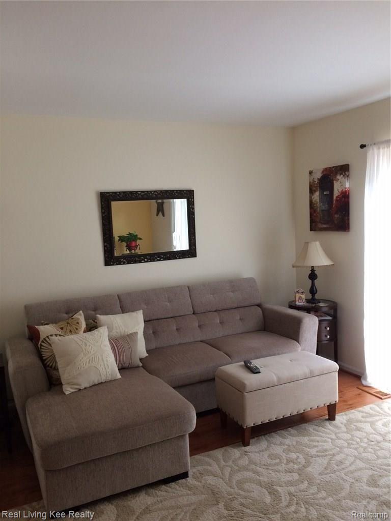 97 Walnut Boulevard, Unit 3 Rochester, MI 48307 - Photo 3 of 11 IMG_0368.JPG