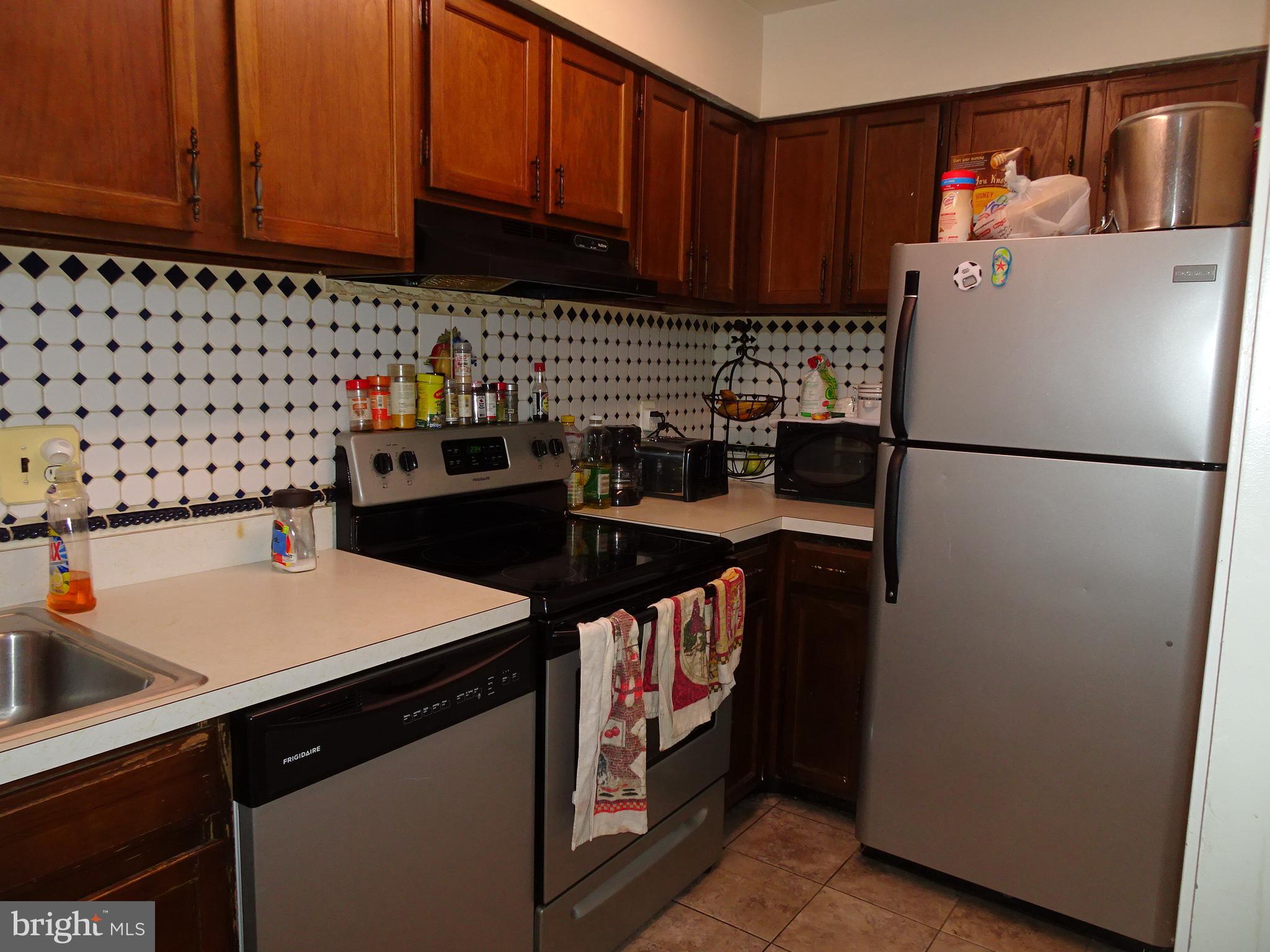 9746 Hagel Circle, Unit E Lorton, VA 22079 - Photo 6 of 18 Kitchen with newer appliances