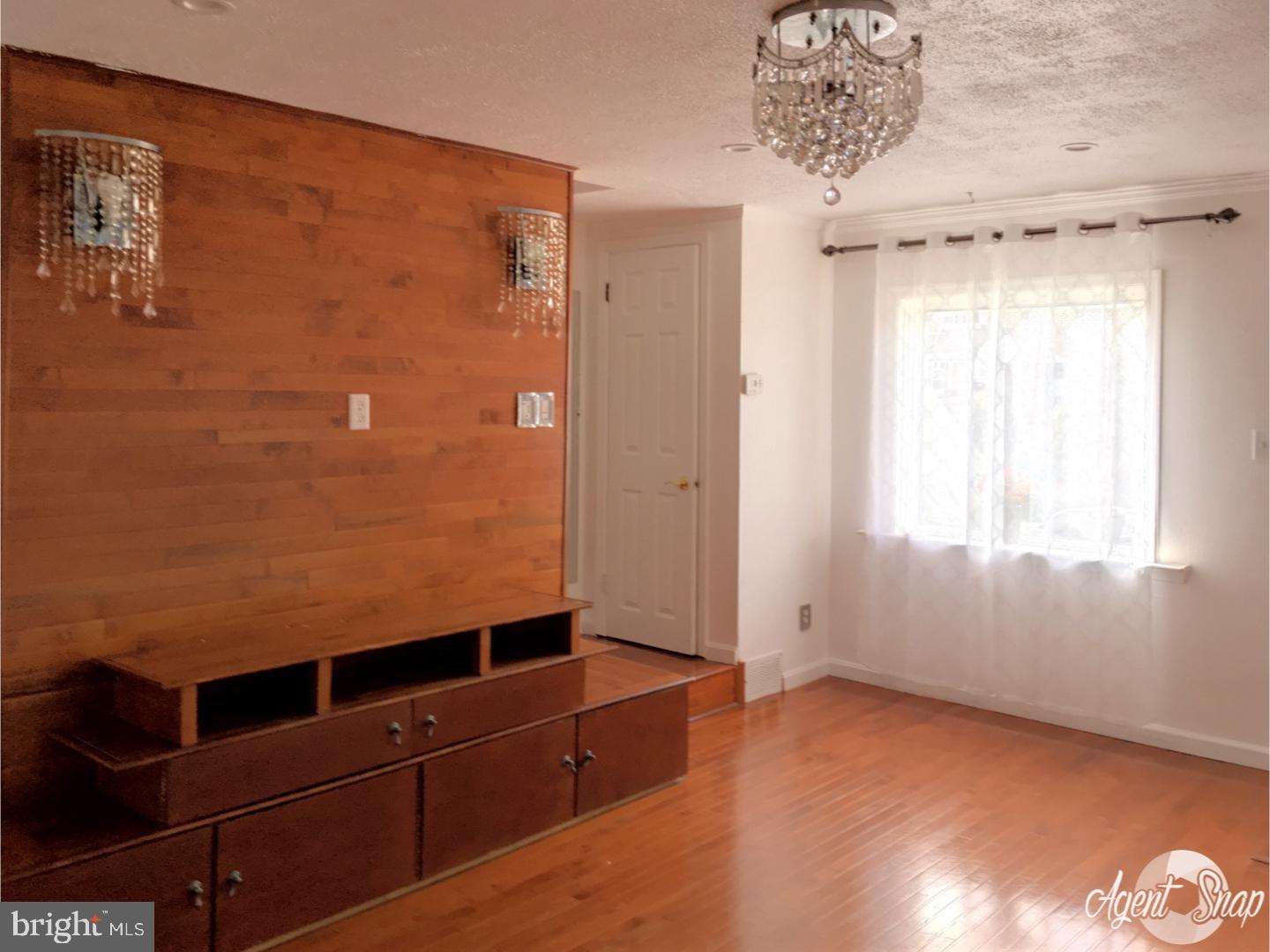 2055 Kent Road Folcroft, PA 19032 - Photo 1 of 16 Living Room