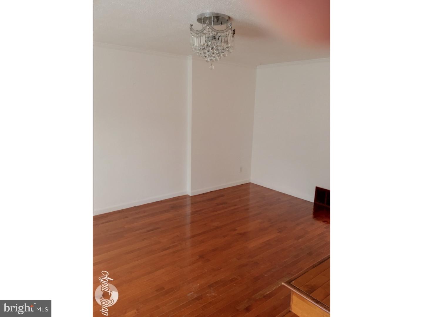 2055 Kent Road Folcroft, PA 19032 - Photo 3 of 16 Living Room