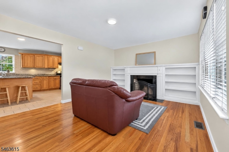 587 Greenbrook Road North Plainfield, NJ 07063 - Photo 4 of 33 Gallery Image 4