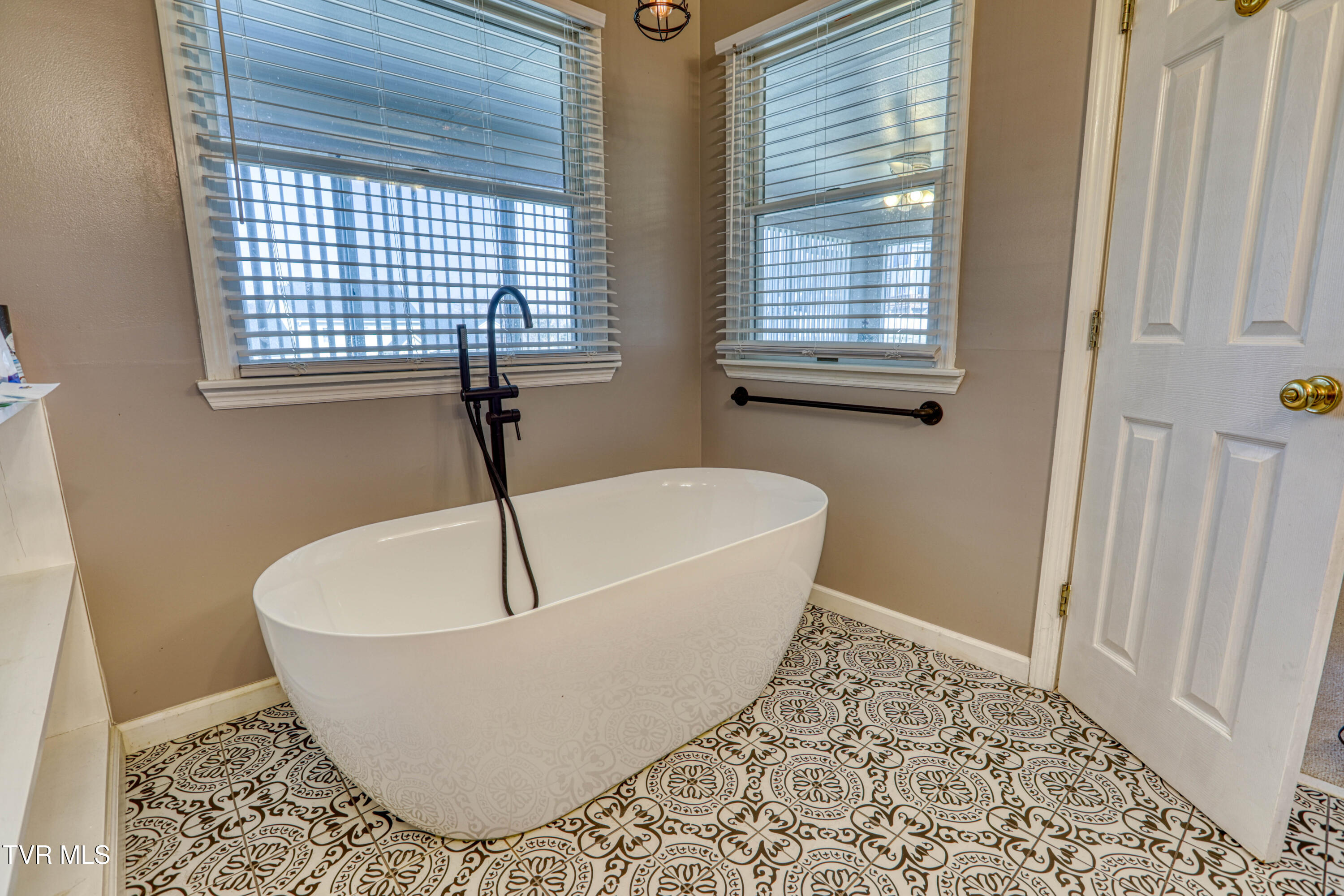 604 Snapps Ferry Road Kingsport, TN 37663 - Photo 56 of 94 604 Snapps Ferry MLSb (33 of 65)