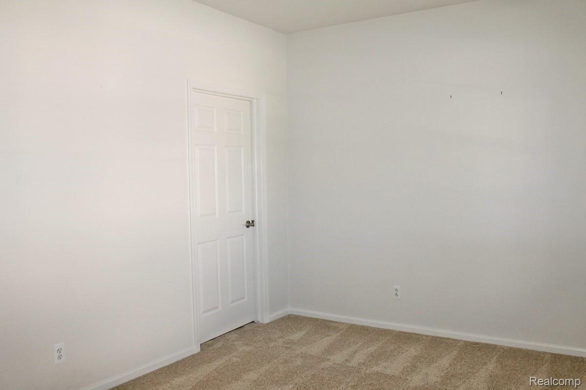 11696 Farmington Road Livonia, MI 48150 - Photo 27 of 39 IMG_7425.JPG