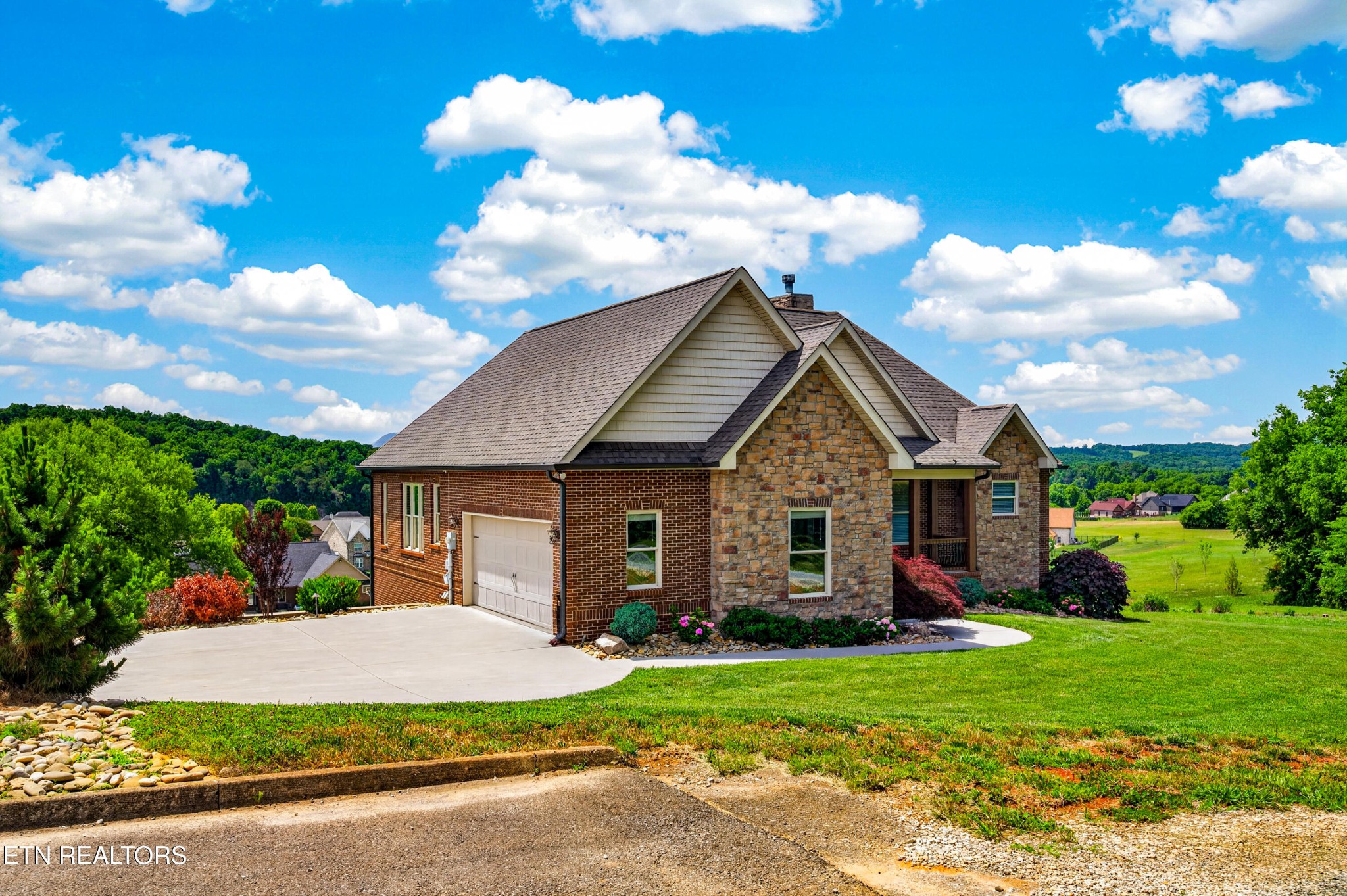2655 Boston Chase Road Kodak, TN 37764 - Photo 2 of 60 Gallery Image 2