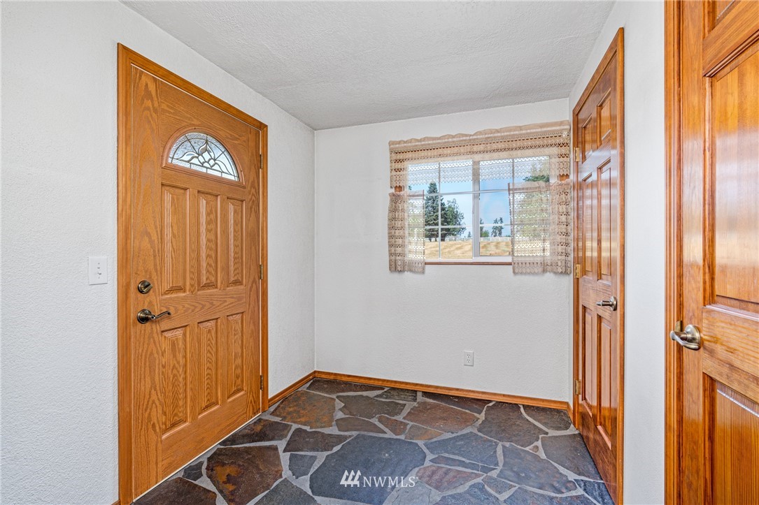 1082 Centralia Alpha Road Chehalis, WA 98532 - Photo 6 of 29 Gallery Image 6