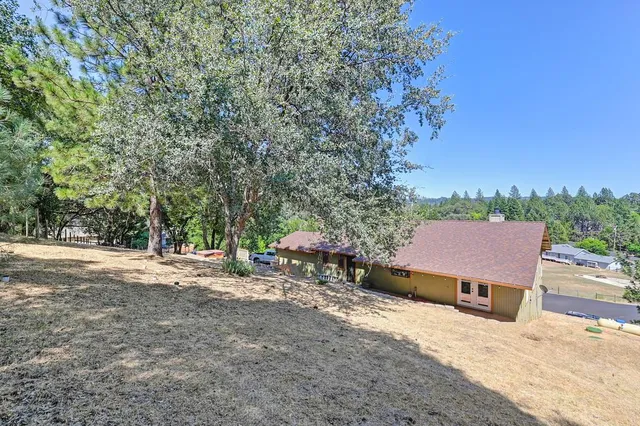 a view of a backyard with sitting area