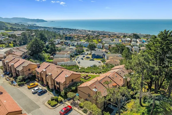 $828,888 | 627 Hickey Boulevard, Unit D, Pacifica, CA 94044