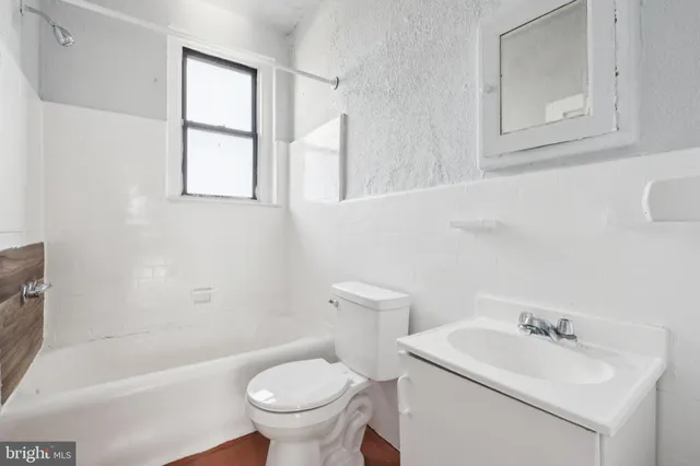 $1,110 | 7250 Chestnut Street, Unit C302, Upper Darby, PA 19082