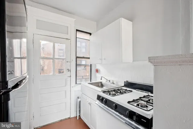 $1,110 | 7250 Chestnut Street, Unit C302, Upper Darby, PA 19082