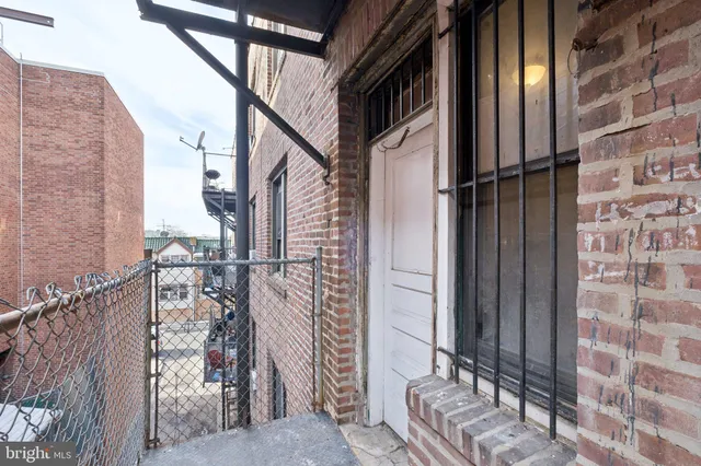 $1,110 | 7250 Chestnut Street, Unit C302, Upper Darby, PA 19082