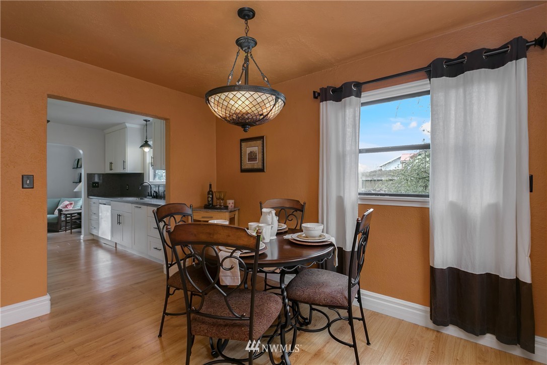 12747 Renton Avenue South Seattle, WA 98178 - Photo 11 of 25