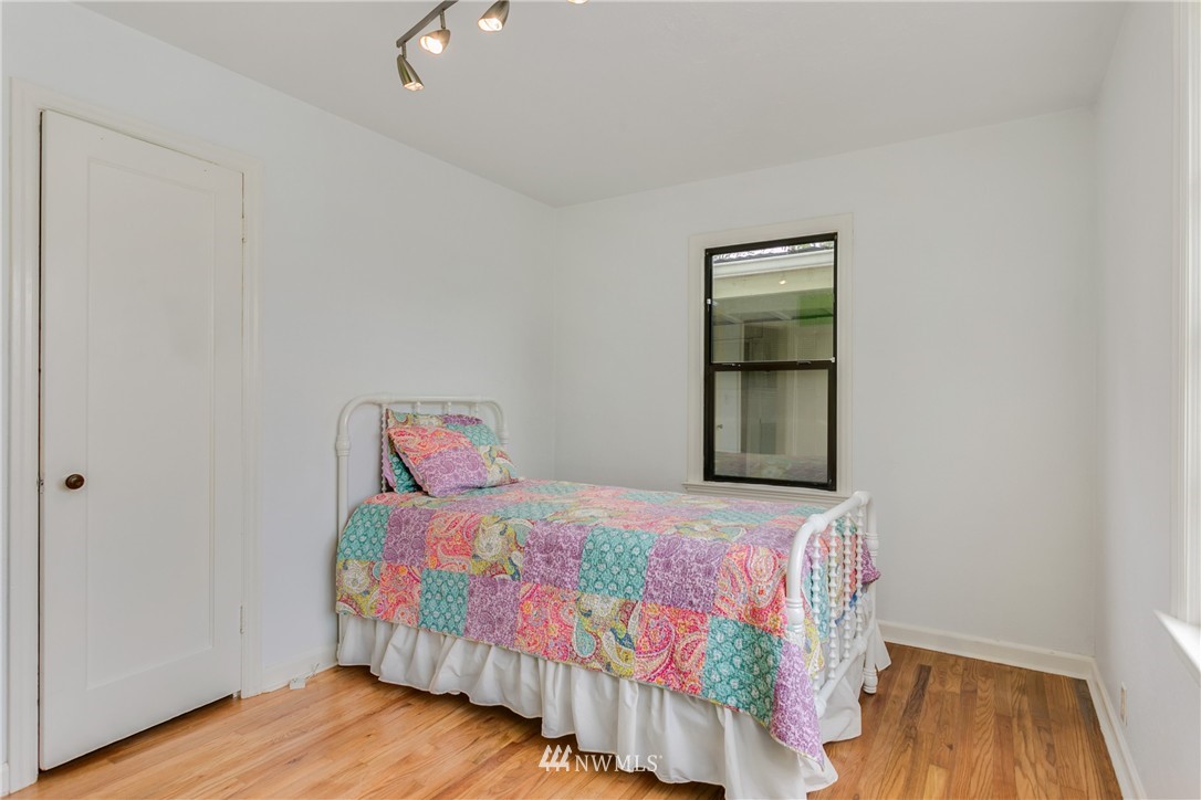 12747 Renton Avenue South Seattle, WA 98178 - Photo 12 of 25