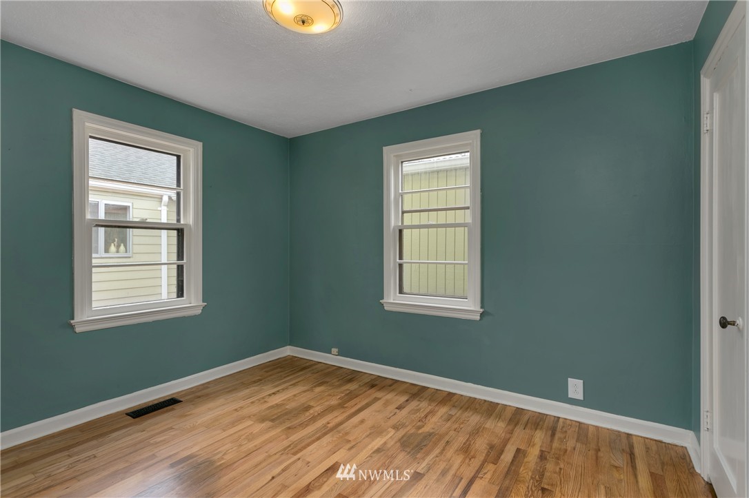 12747 Renton Avenue South Seattle, WA 98178 - Photo 14 of 25