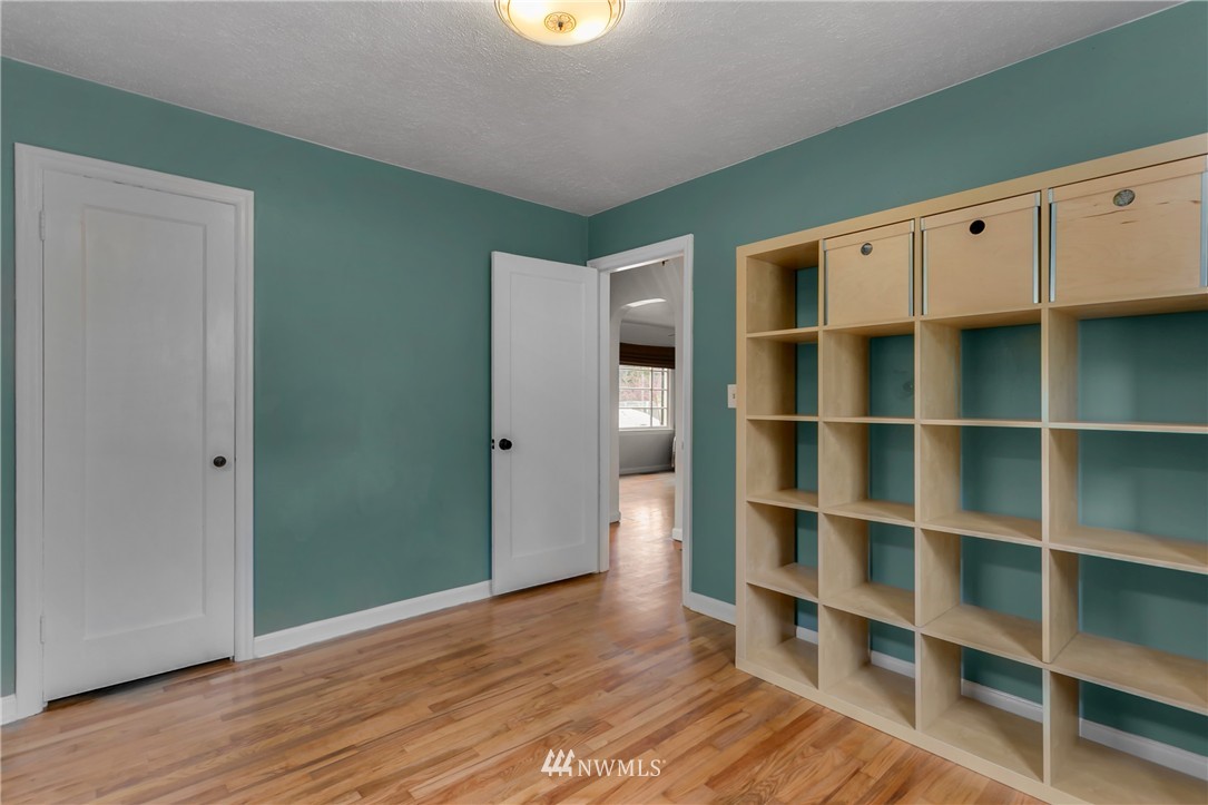 12747 Renton Avenue South Seattle, WA 98178 - Photo 15 of 25