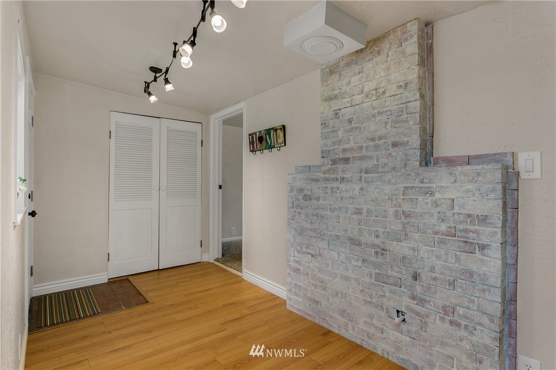 12747 Renton Avenue South Seattle, WA 98178 - Photo 17 of 25
