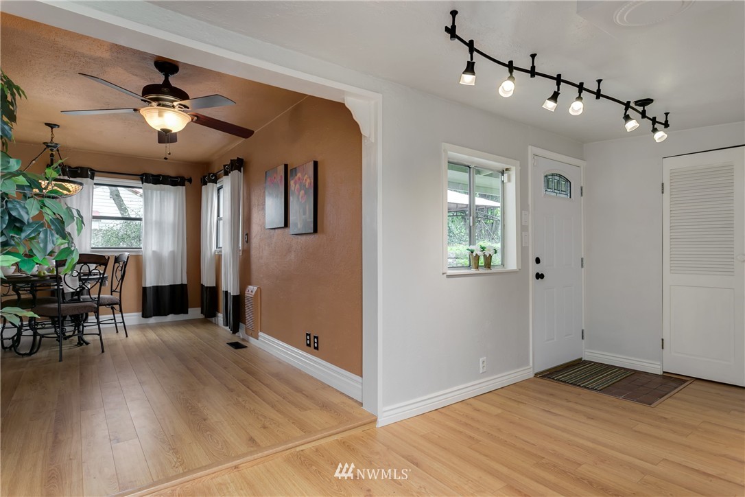 12747 Renton Avenue South Seattle, WA 98178 - Photo 18 of 25