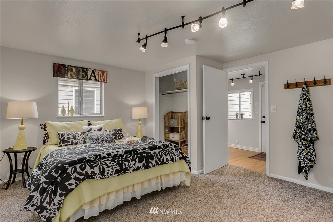12747 Renton Avenue South Seattle, WA 98178 - Photo 19 of 25