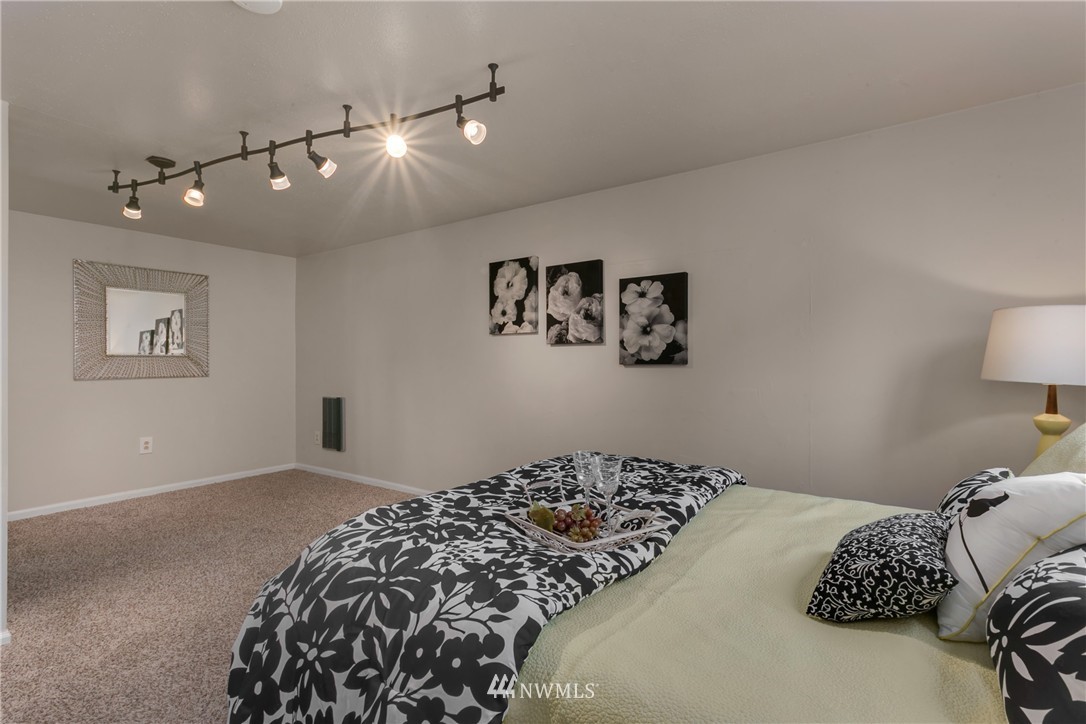 12747 Renton Avenue South Seattle, WA 98178 - Photo 20 of 25