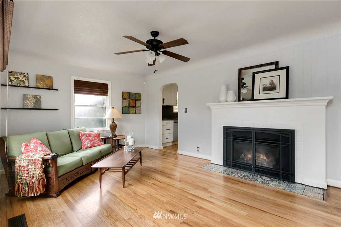 12747 Renton Avenue South Seattle, WA 98178 - Photo 3 of 25