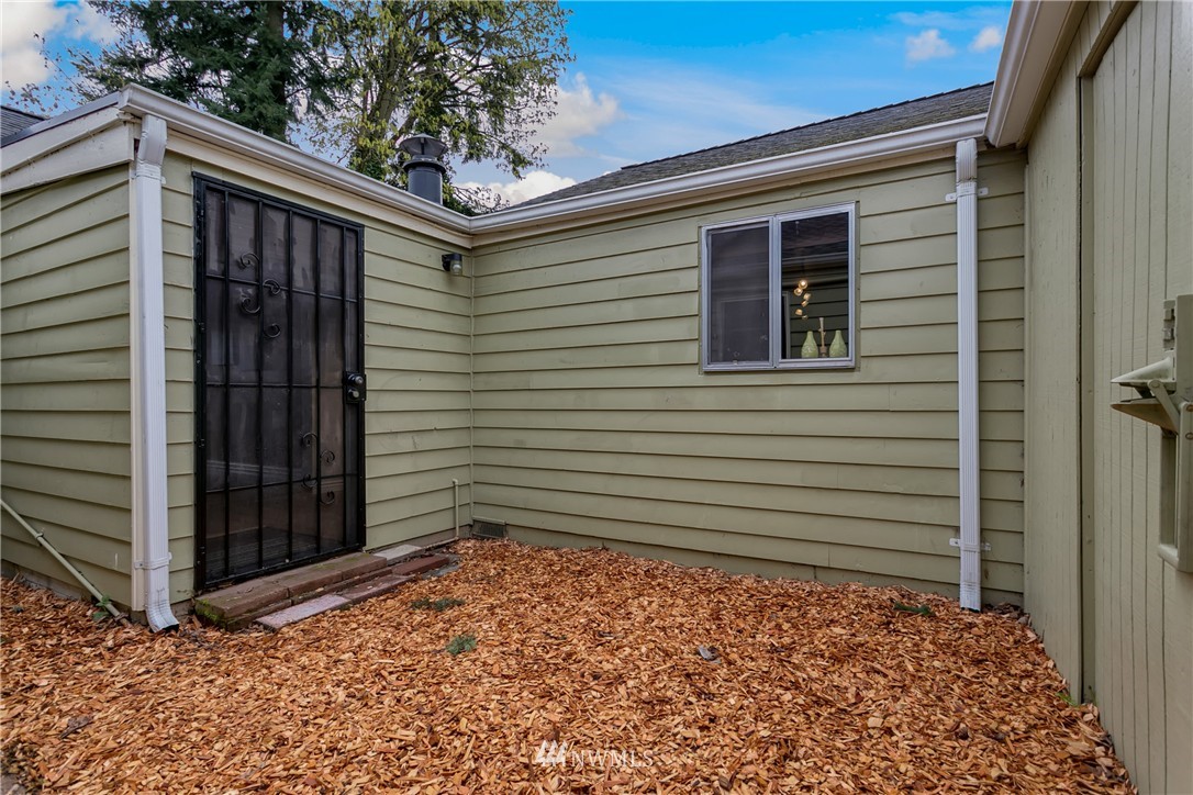 12747 Renton Avenue South Seattle, WA 98178 - Photo 22 of 25