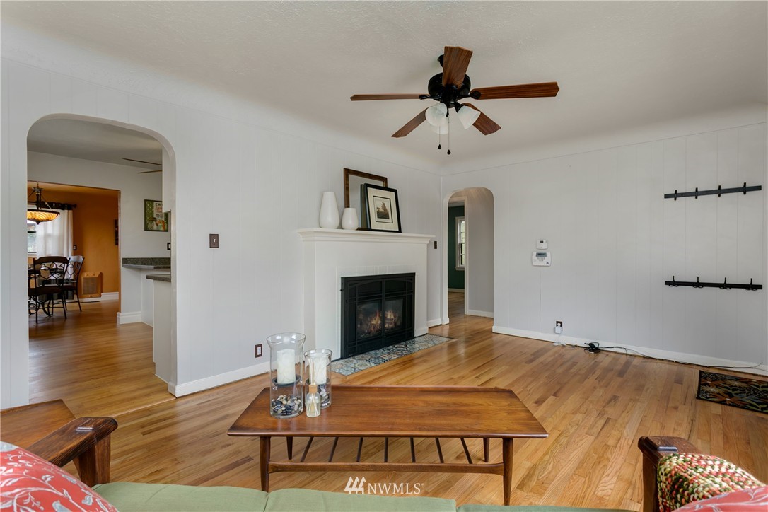 12747 Renton Avenue South Seattle, WA 98178 - Photo 5 of 25