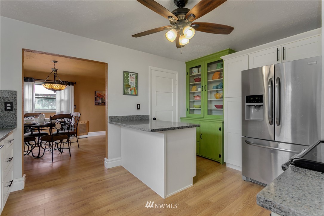 12747 Renton Avenue South Seattle, WA 98178 - Photo 6 of 25