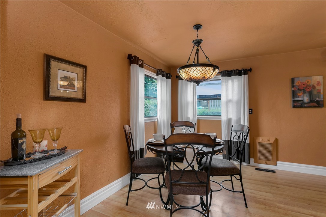12747 Renton Avenue South Seattle, WA 98178 - Photo 9 of 25