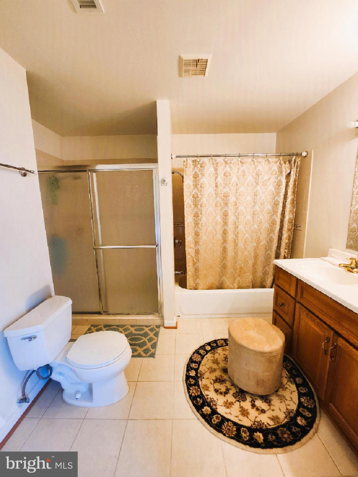 5213 Montgomery Street Springfield, VA 22151 - Photo 7 of 11 Bathroom 1